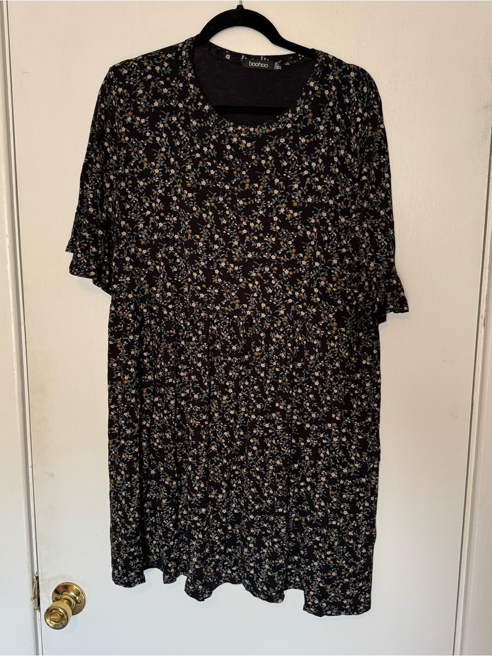 Boohoo Plus Black Floral Mini Dress
